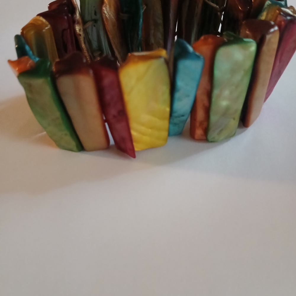 Multicolor Shell Stretch Bracelet - Picture 2 of 2
